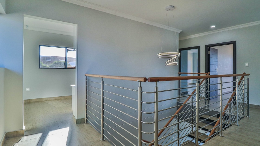 4 Bedroom Property for Sale in Wavecrest Eastern Cape